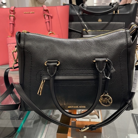 MICHAEL KORS
Carine Large Pebbled Leather Top Zip Satchel
Black
NWT - Picture 3 of 16